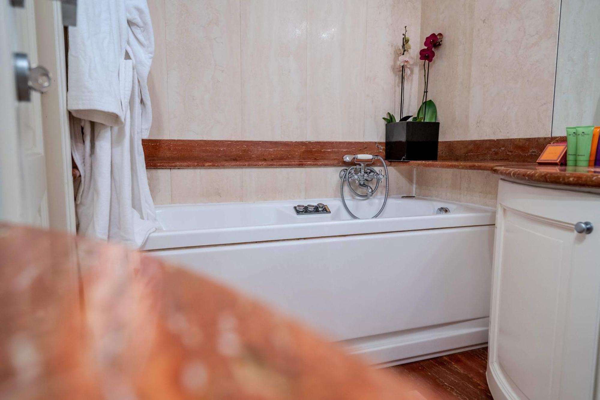 White Style Gambero Apartment Rome Bagian luar foto